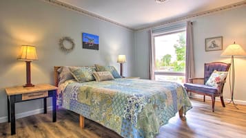 3 bedrooms, iron/ironing board, travel cot, Internet