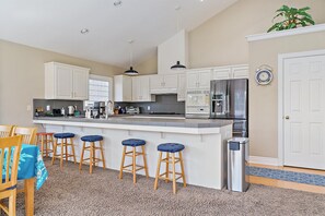 Réfrigérateur, micro-ondes, four, lave-vaisselle