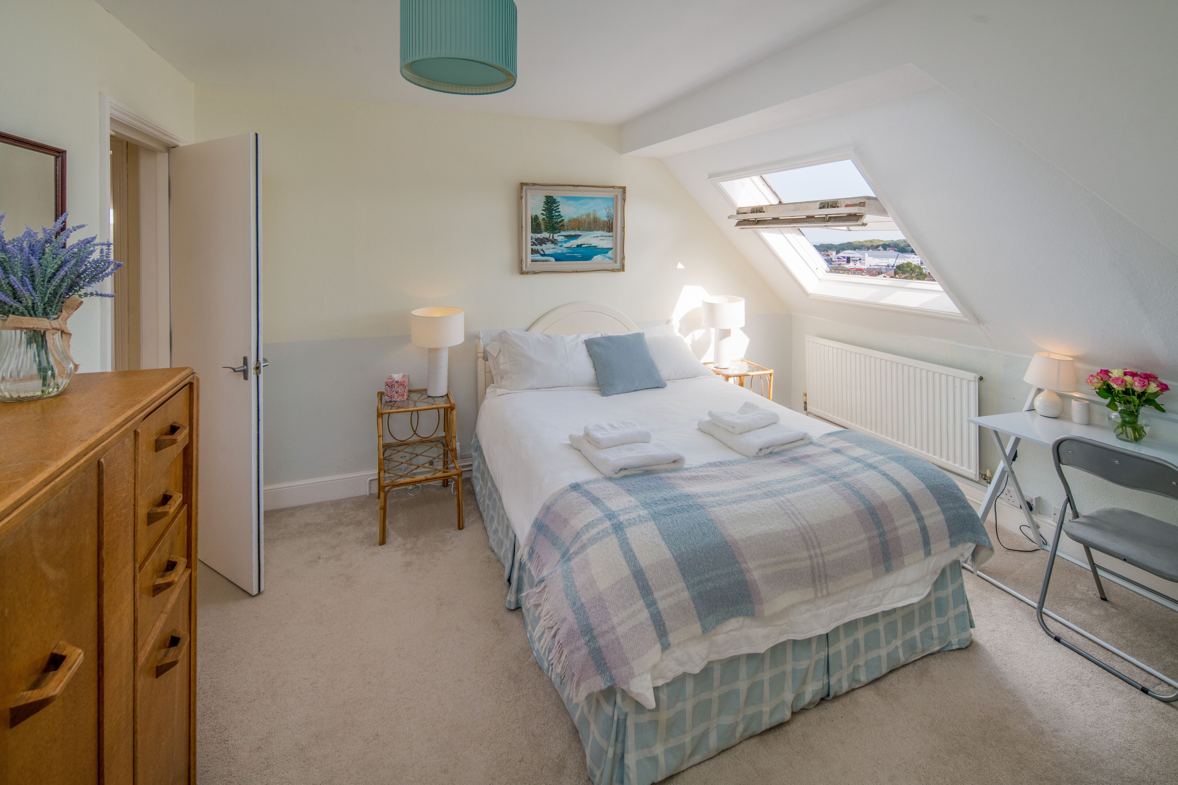 3 Schlafzimmer, Schreibtisch, schallisolierte Zimmer