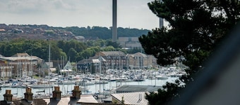 Work/holiday or crew home in West Cowes