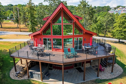 Cedar Cove -Private Lake Front + Hot Tub -5 min to Branson Strip -Dogs ok w/fee!