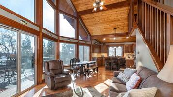 TV connectée, cheminée, lecteur de DVD