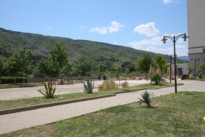 المنطقة المحيطة بالمنشأة