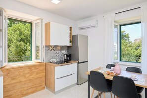 Unclassified image, 3 of 31, button