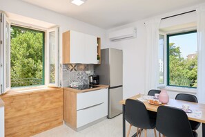 Refrigerador, horno, placa de cocina, lavavajillas