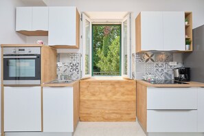 Kühlschrank, Ofen, Herdplatte, Geschirrspüler