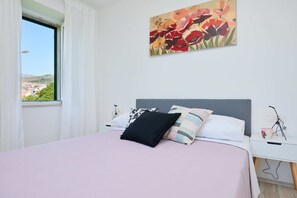 1 habitación, tabla de planchar con plancha, wifi gratis y ropa de cama