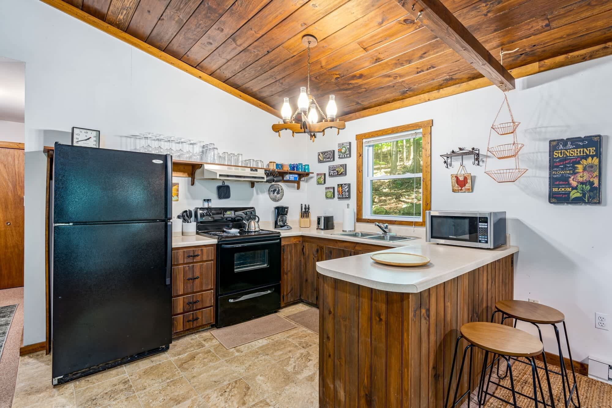 Frigorifero, microonde, forno, piano cottura