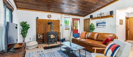 TV, fireplace, offices