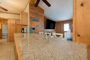 Dining - Lakefront Property with a pool & hot tub! (Groesbeck)