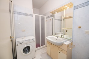 Apartment | Badezimmer