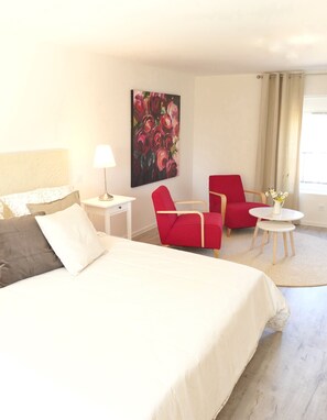 3 bedrooms, desk, iron/ironing board, WiFi