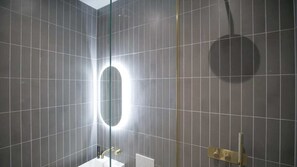 Shower, hair dryer, towels, shampoo