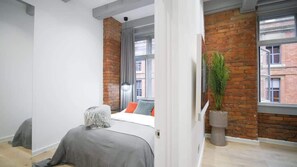 2 bedrooms, iron/ironing board, WiFi, bed sheets - Chicago | The Heim (Manchester)