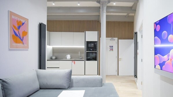 TV, offices - Chicago | The Heim (Manchester)