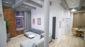 TV, offices - Chicago | The Heim (Manchester)