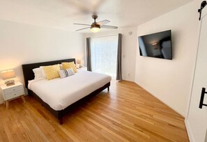 1 soveværelse, skrivebord, strygejern/strygebræt, weekendseng