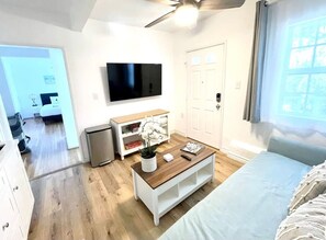 1 soveværelse, skrivebord, strygejern/strygebræt, weekendseng