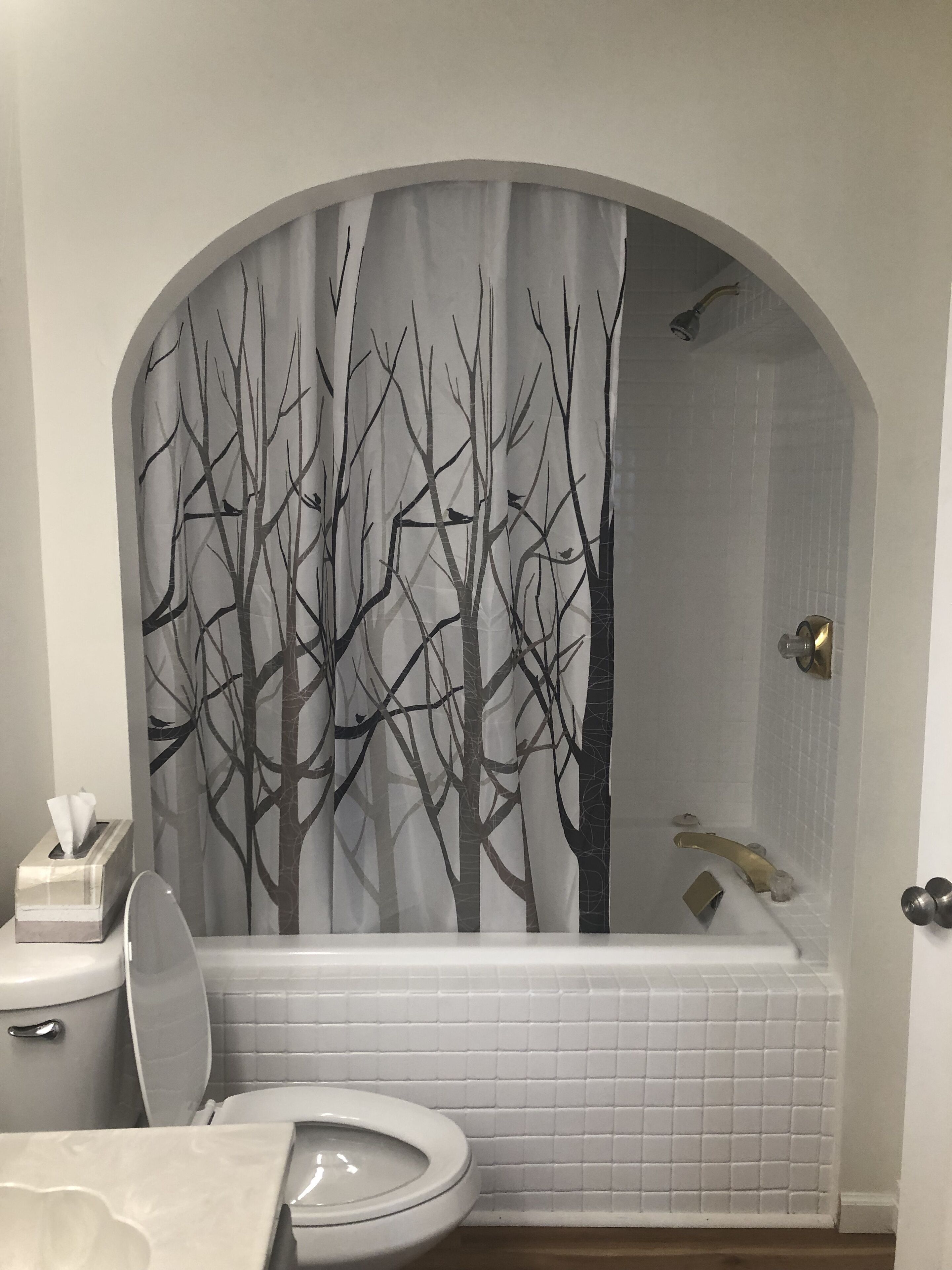 Baignoire, sèche-cheveux, serviettes fournies