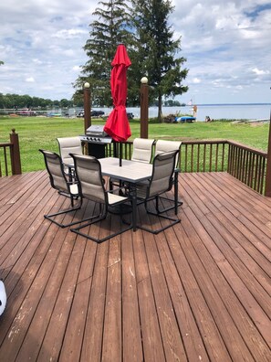Outdoor dining - Oneida Lake House in Quiet Neighborhood (Bridgeport)