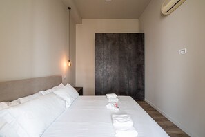 1 habitación, insonorización, tabla de planchar con plancha y wifi 