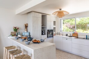 Frigorifero, microonde, forno, lavastoviglie