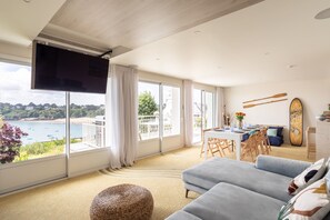 TV, DVD player, books, stereo - KER MANOU - Baie des dauphins (Cancale)