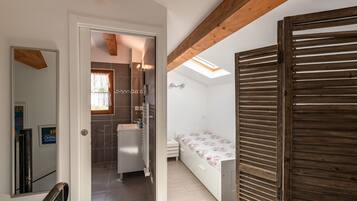 2 slaapkamers, een strijkplank/strijkijzer, gratis wifi, beddengoed