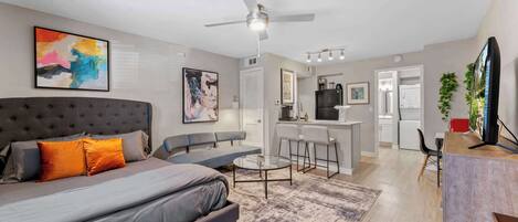 1 habitación, escritorio, tabla de planchar con plancha y wifi