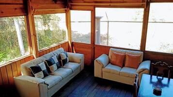 Pixan | Free WiFi, bed sheets