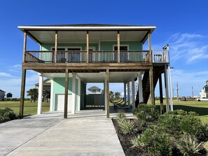 Exterior - Sunny Catalina, family friendly 10 minutes walk from private beach (Galveston)