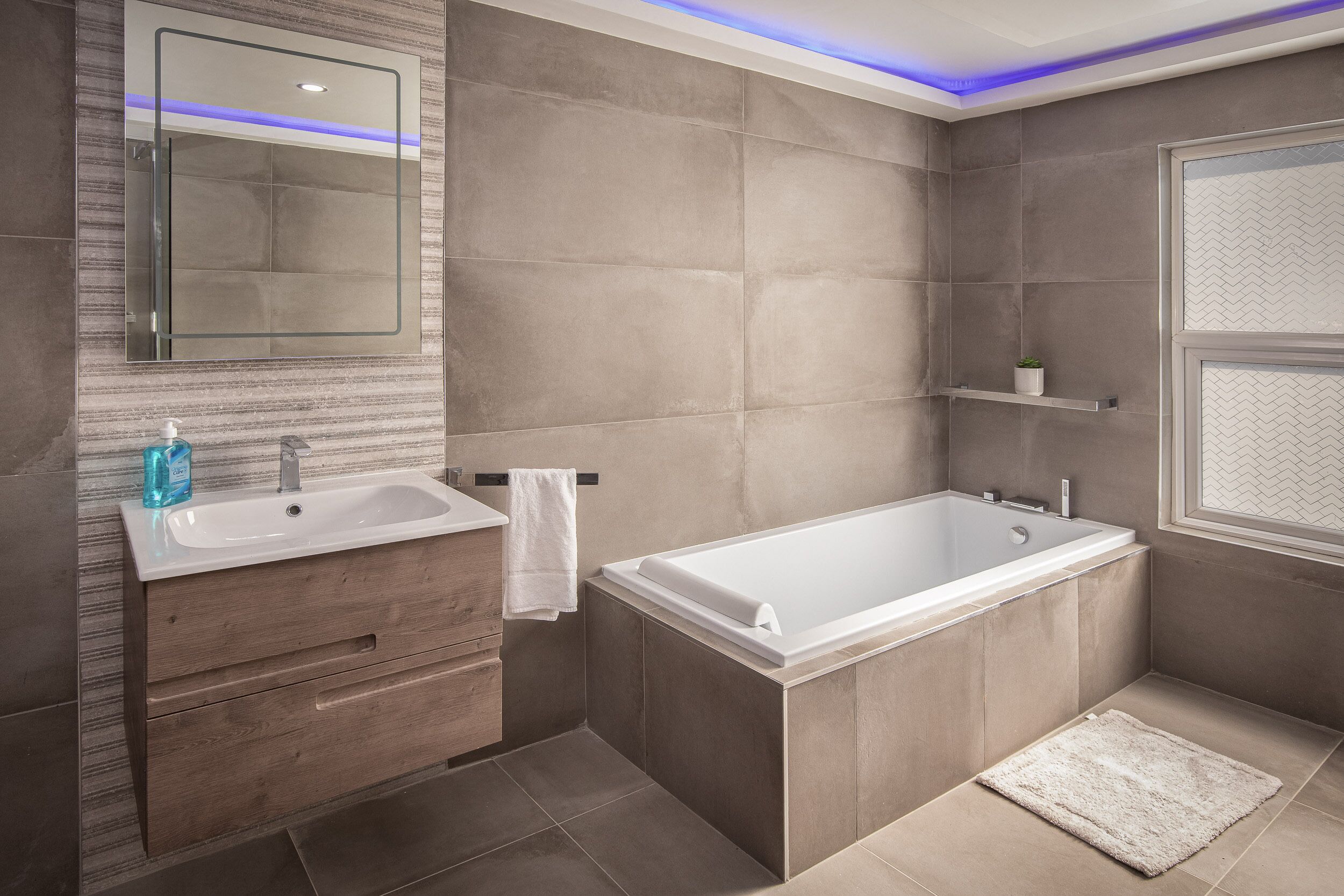 Luxury Apartment, Private Bathroom (Town View Apartment) | Bathroom