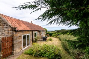 Exterior - Peaceful seaside retreat near Sandsend, in the grounds of a Victorian hotel (Whitby)