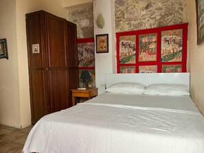 Standard Double Room | Hypo-allergenic bedding, individually furnished, bed sheets - Ayvalık Bonjour Pansiyon (Ayvalik)