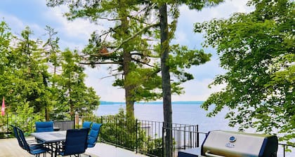 Unwind Recharge Repeat│family-friendly lakefront cottage sleeps 8 adults