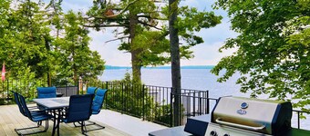 Unwind Recharge Repeatâfamily-friendly lakefront cottage sleeps 8 adults