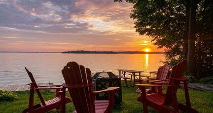 Stunning Sunset Lake house | Dual WiFi/BBQ/Family friendly | sleeps 8 adults