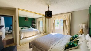 3 sovrum, skrivbord, gratis wi-fi och sängkläder