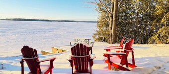 Unwind Recharge Repeat│family-friendly lakefront cottage sleeps 8 adult and plus