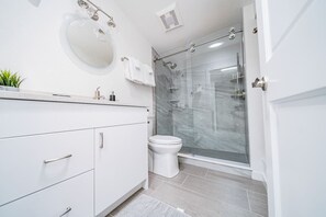 Hair dryer, towels - New cabin w/ hot tub, fireplace near National Park (Estes Park)
