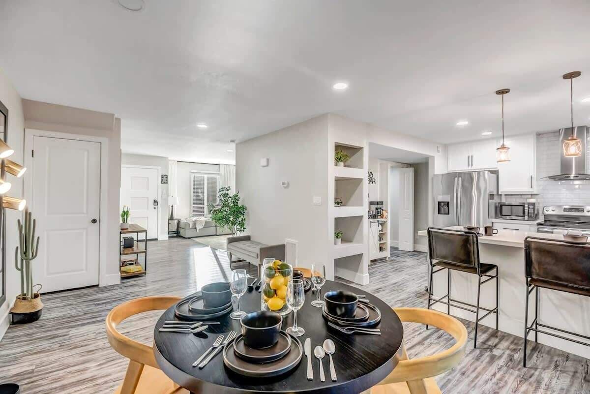 Executive Modern Townhouse w/ Pool near Old Town
