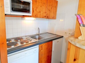 冷蔵庫、電子レンジ、オーブン、食器洗い機