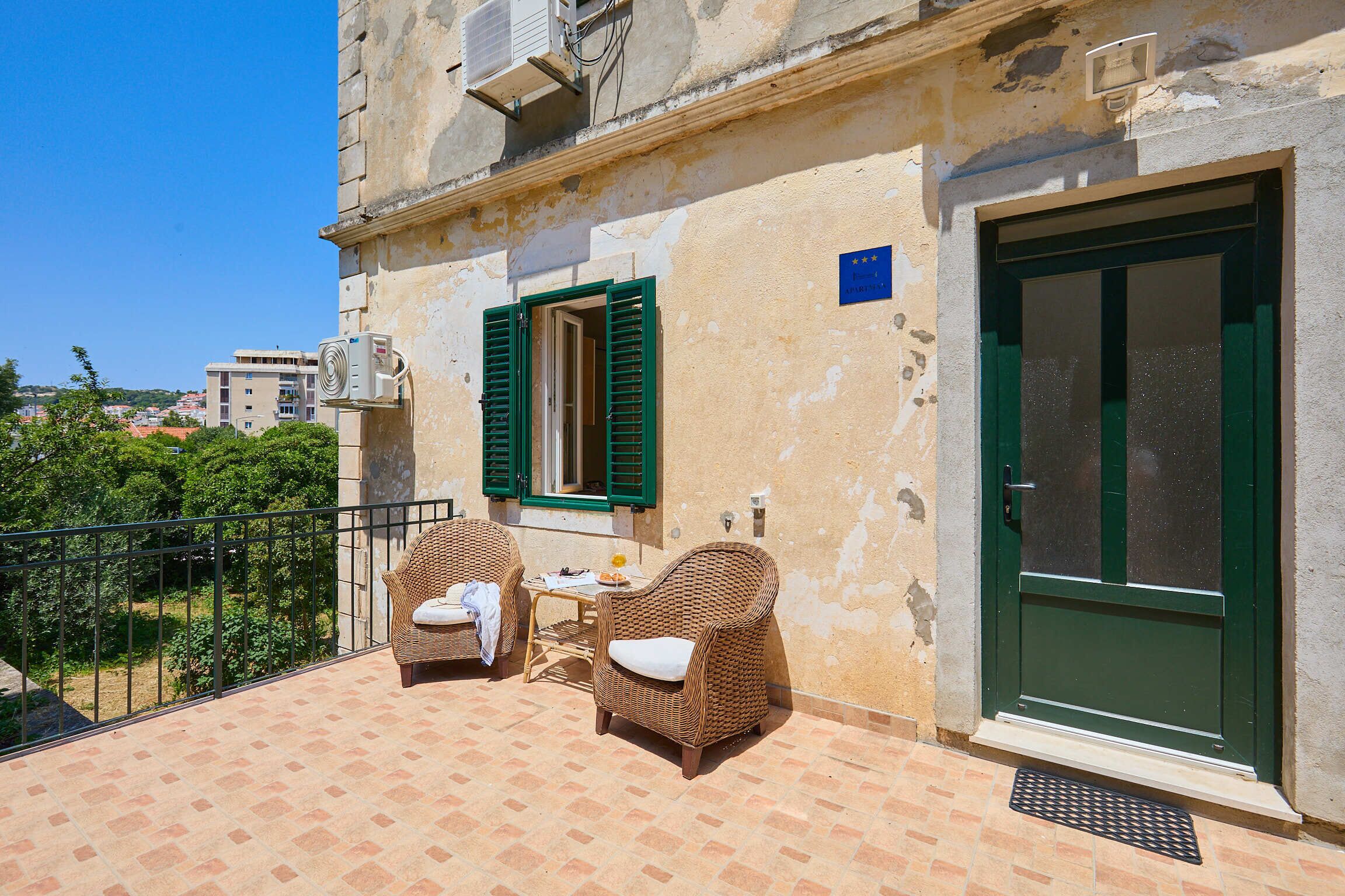 Apartment (1 Bedroom) | Balcony