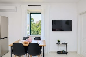 Appartement (1 Bedroom) | Repas dans la chambre
