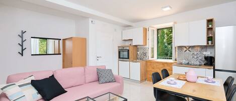Apartment (1 Bedroom) | Living room