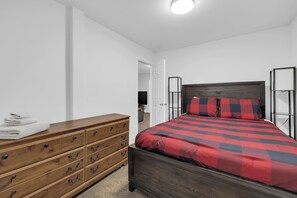 2 عدّة غرف نوم وواي فاي وملاءات أسرّة