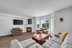 Smart-TV, Kamin, Videospiele