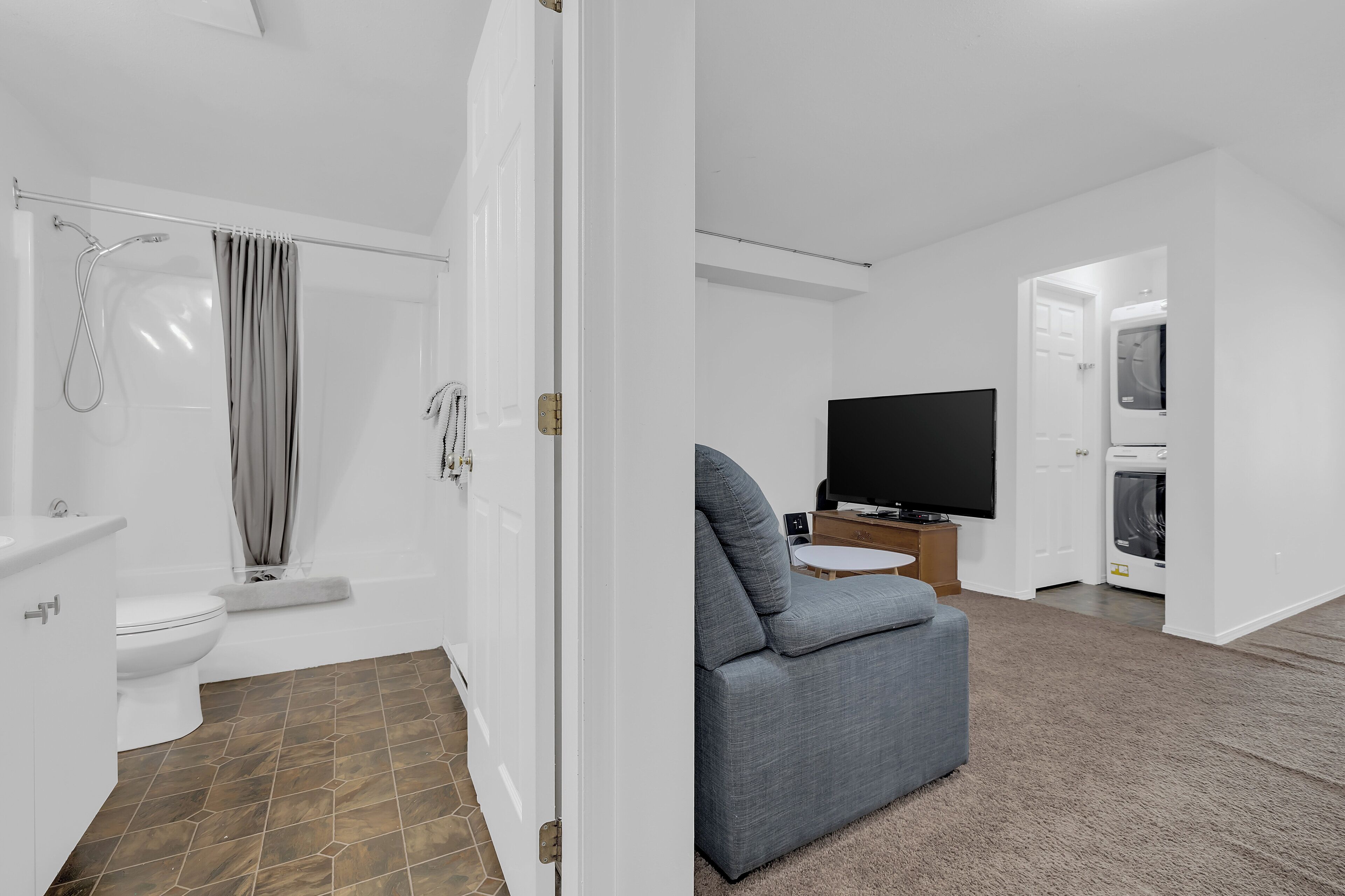 Combined shower/bathtub