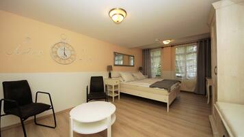 Comfort-Doppelzimmer | Allergikerbettwaren, individuell dekoriert, individuell eingerichtet