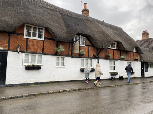 Quaint village period cottage - 10 miles from Oxford